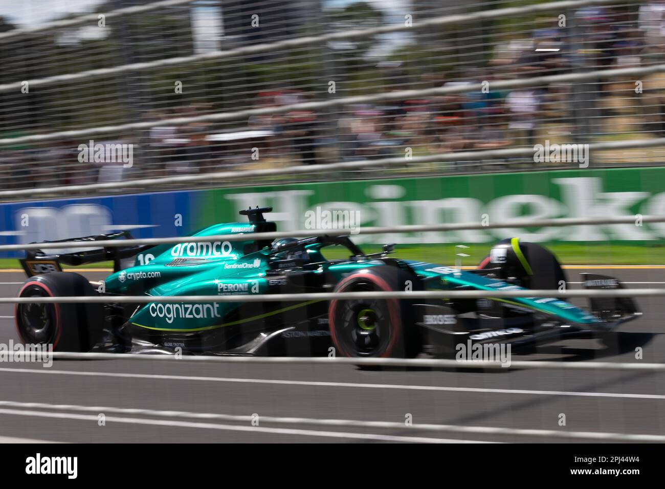 Melbourne, Australia, 31 marzo 2023. Lance passeggio (18) alla guida dell'Aston Martin Aramco Cognizant F1 Team durante le prove di Formula 1 al Gran Premio d'Australia di Formula uno del 31 marzo 2023, al circuito Grand Prix di Melbourne ad Albert Park, Australia. Credit: Dave Hewison/Speed Media/Alamy Live News Foto Stock