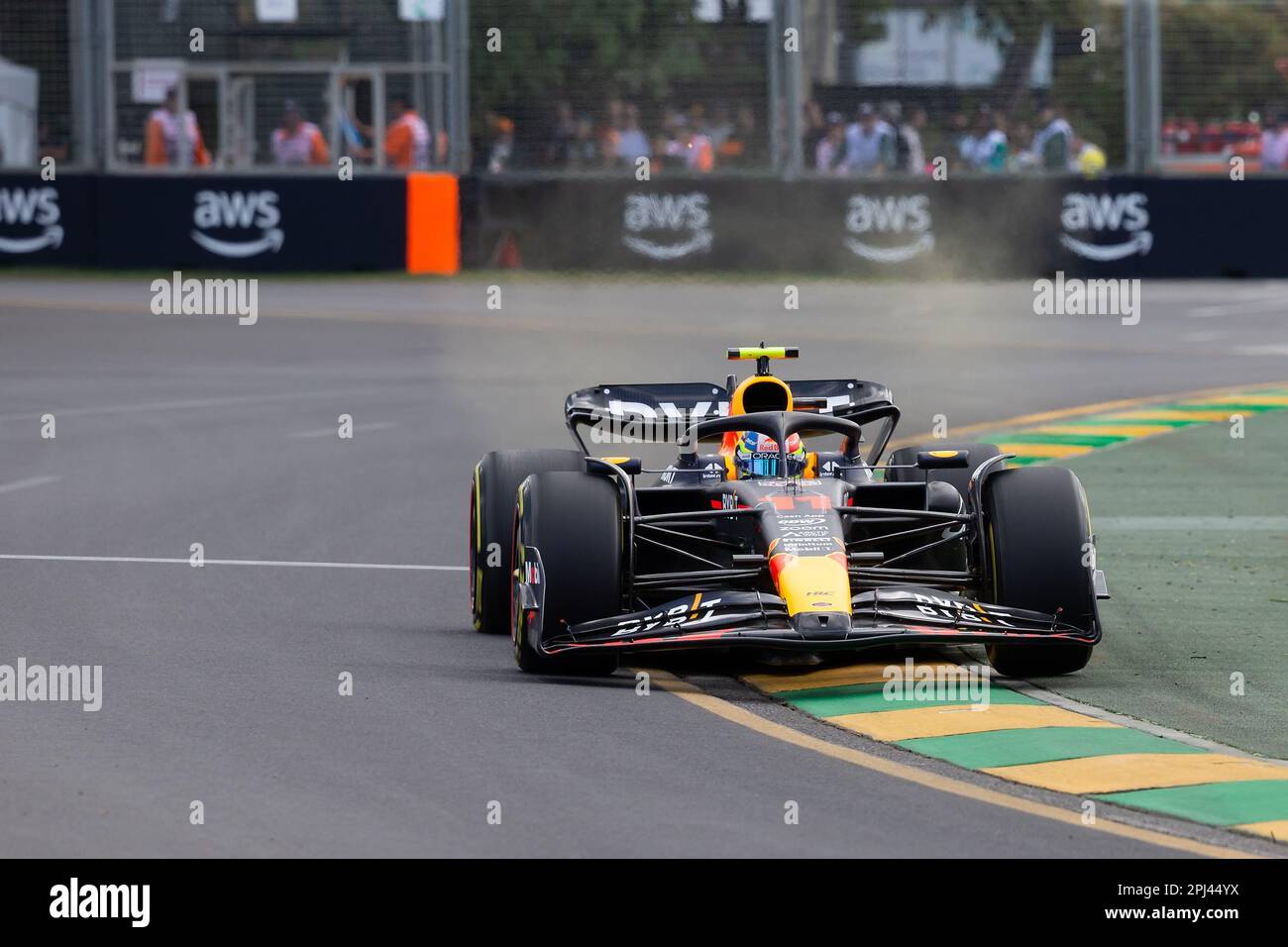 Melbourne, Australia, 31 marzo 2023. Sergio Perez (11) guida per Oracle Red Bull Racing durante la gara di Formula 1 al Gran Premio d'Australia di Formula uno del 31 marzo 2023, al circuito Grand Prix di Melbourne ad Albert Park, Australia. Credit: Dave Hewison/Speed Media/Alamy Live News Foto Stock