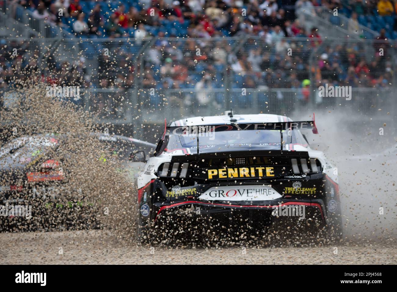 Melbourne, Australia, 31 marzo 2023. David Reynolds (26) alla guida di Grove Racing esce dalla pista durante la gara Supercars 2 al Gran Premio di Formula uno australiano del 31 marzo 2023, al circuito Grand Prix di Melbourne ad Albert Park, Australia. Credit: Dave Hewison/Speed Media/Alamy Live News Foto Stock