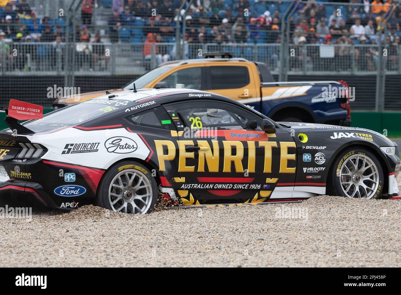 Melbourne, Australia, 31 marzo 2023. David Reynolds (26) alla guida di Grove Racing esce dalla pista durante la gara Supercars 2 al Gran Premio di Formula uno australiano del 31 marzo 2023, al circuito Grand Prix di Melbourne ad Albert Park, Australia. Credit: Dave Hewison/Speed Media/Alamy Live News Foto Stock