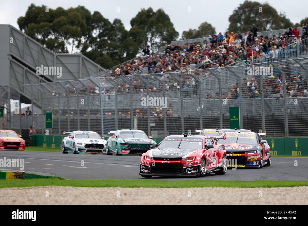 Melbourne, Australia, 31 marzo 2023. Will Brown (9) guida per Erebus Motorsportavanti di Shane van Gisbergen (97) guida per Triple Eight Race Engineering durante la gara 2 Supercars al Gran Premio d'Australia di Formula uno il 31 marzo 2023, al circuito Grand Prix di Melbourne ad Albert Park, Australia. Credit: Dave Hewison/Speed Media/Alamy Live News Foto Stock