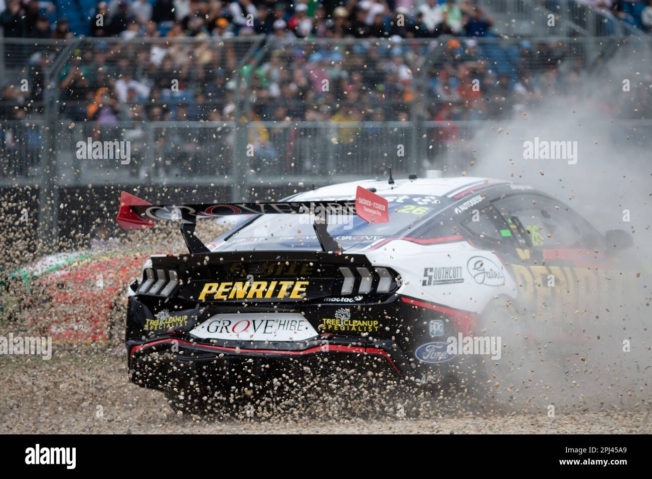 Melbourne, Australia, 31 marzo 2023. David Reynolds (26) alla guida di Grove Racing esce dalla pista durante la gara Supercars 2 al Gran Premio di Formula uno australiano del 31 marzo 2023, al circuito Grand Prix di Melbourne ad Albert Park, Australia. Credit: Dave Hewison/Speed Media/Alamy Live News Foto Stock