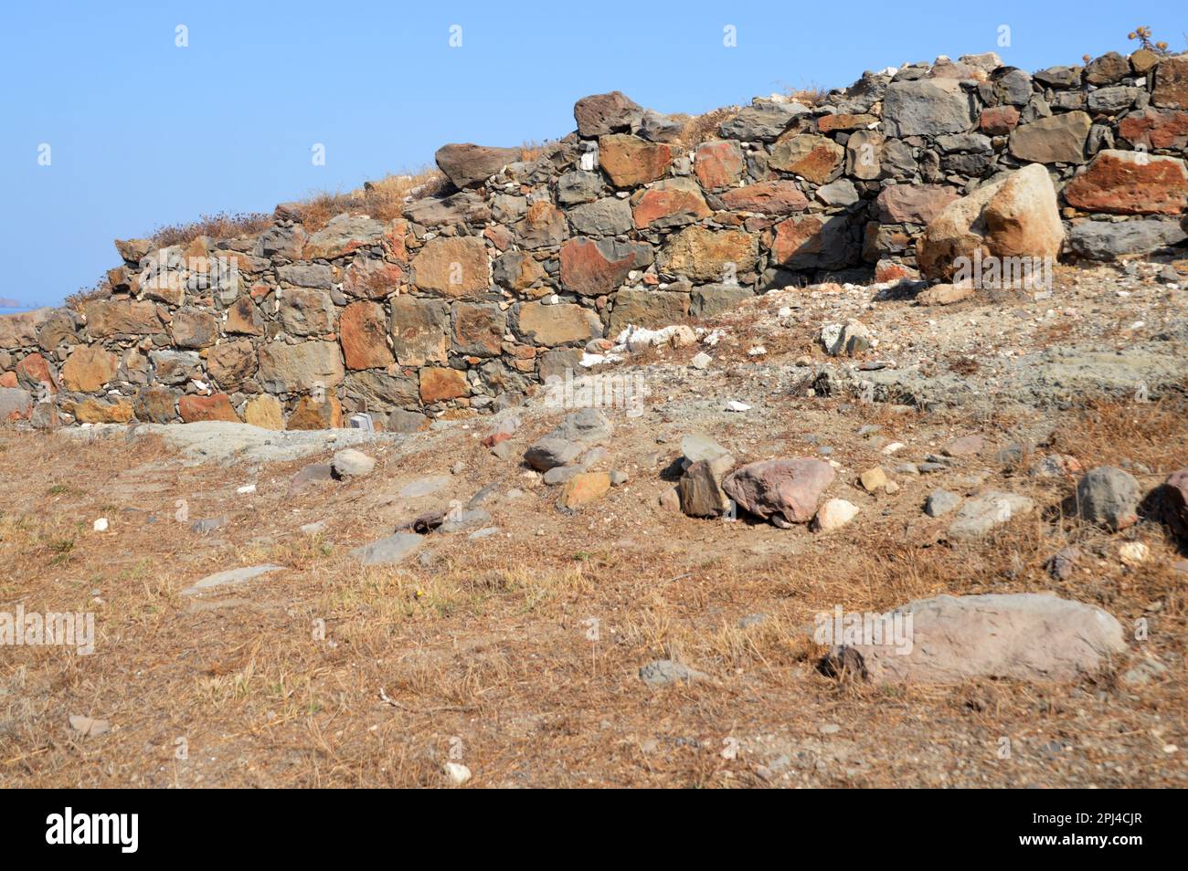 Grecia, Isola di Milos: Rovine di un insediamento anticamente bronzeo a Phylakopi, vicino all'antica città di Apollonia (oggi Pollonia) che era in uso Foto Stock