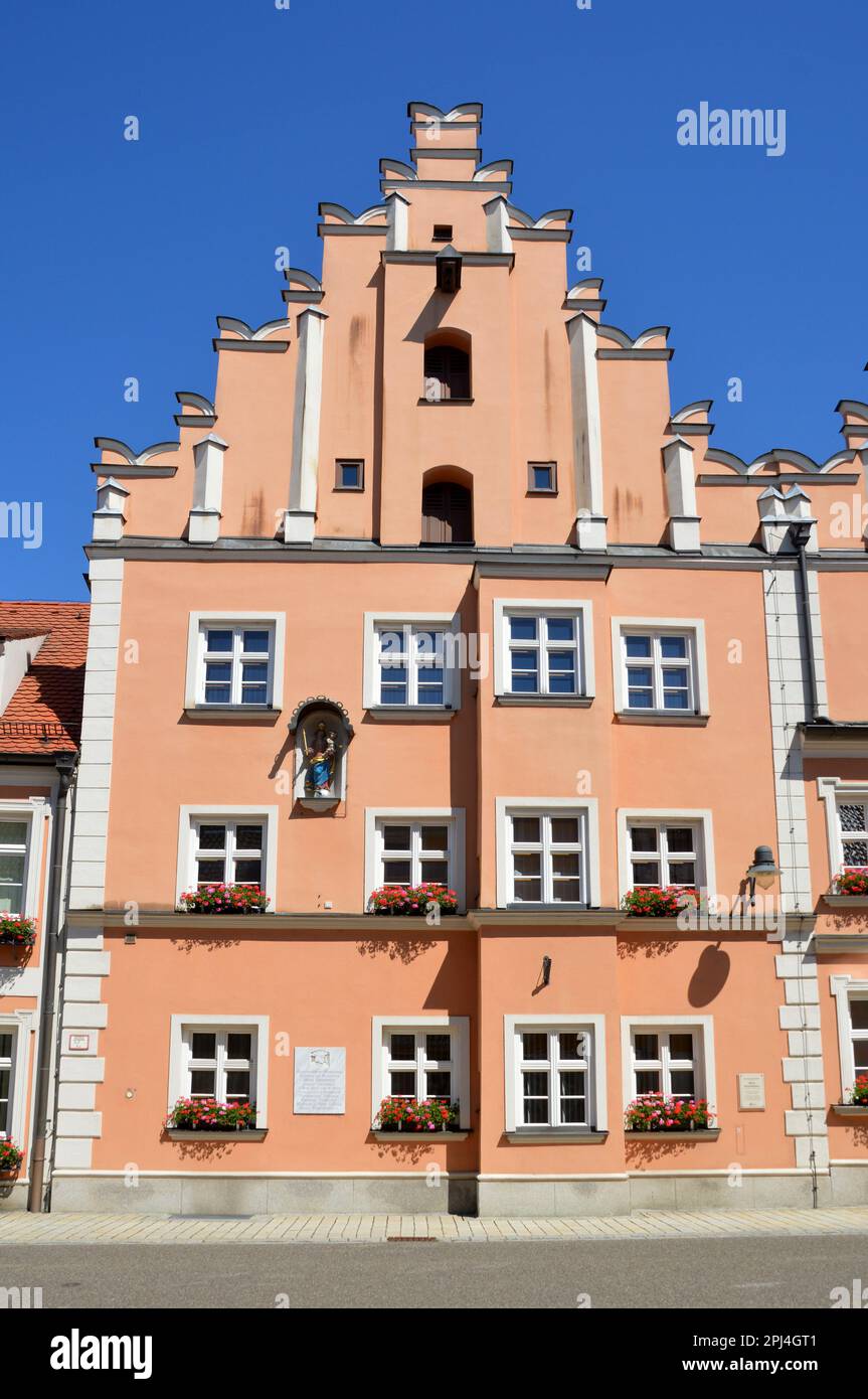 Germania, Baviera, Rain am Lech: Il municipio, costruito nel 1759-62 in stile rococo, è un edificio protetto. Vista della facciata laterale con un st Foto Stock