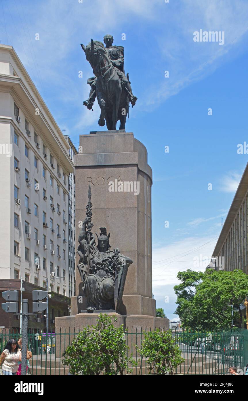 Argentina, Buenos Aires: Statua equestre di Julio Argentino Roca (1843-1914), che fu presidente dell'Argentina dal 1880-6 e 1898-1904 , scolpita Foto Stock