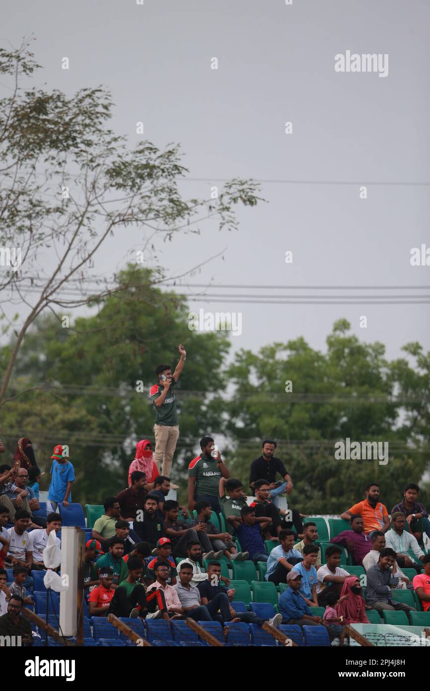 Gli spettatori del Bangladesh si divertiranno con la terza partita del T20I contro l'Irlanda allo stadio Zahur Ahmed Chowdhury, Sagorika, Chattogram, Bangladesh. Foto Stock