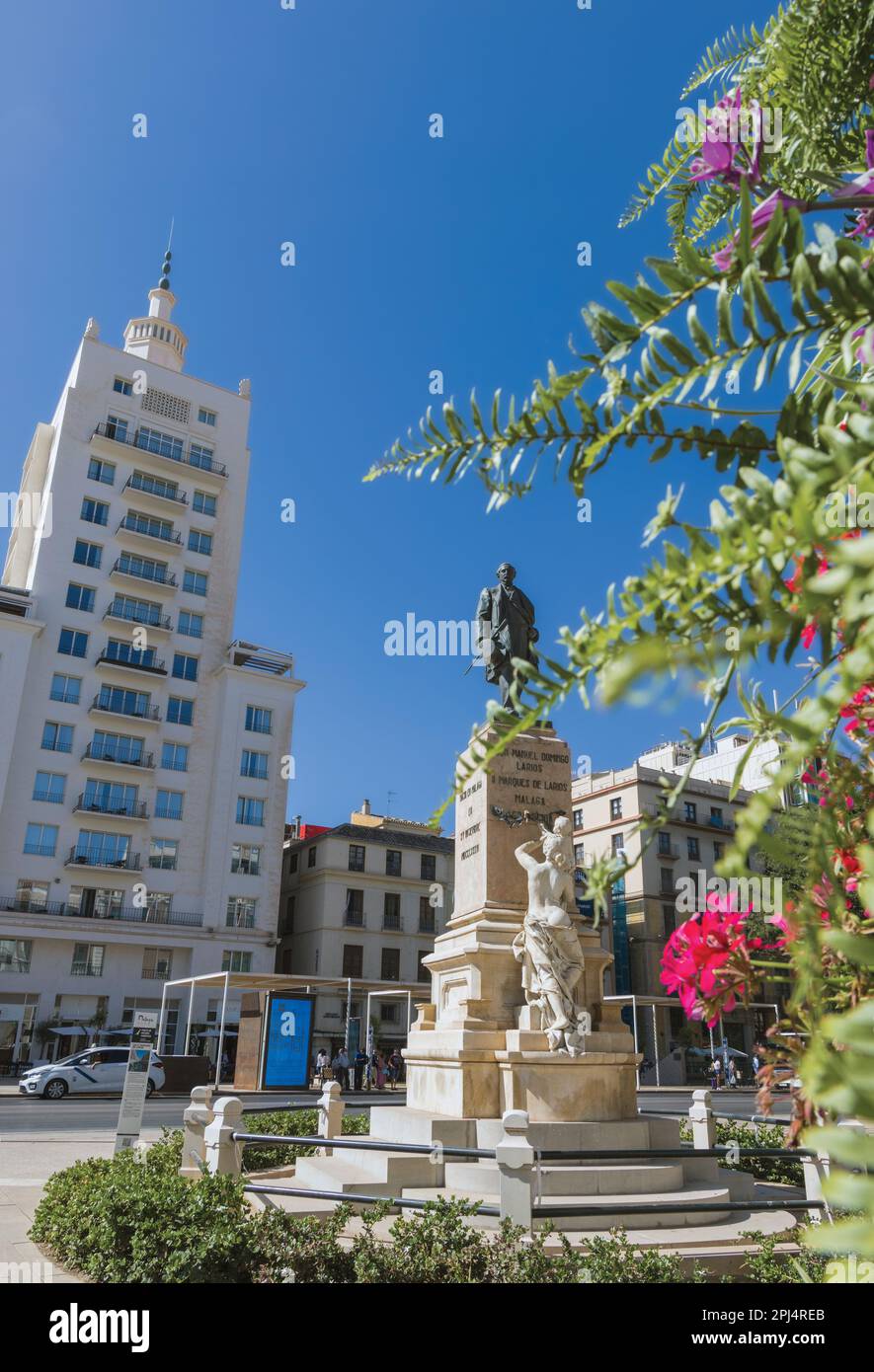 Statua di aristocratico spagnolo, senatore e uomo d'affari Manuel Domingo Larios y Larios, 2nd Marques de Larios, 1836 - 1898. La statua è opera di Foto Stock