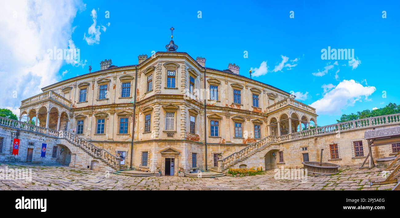 La parata e il palazzo del Castello di Pidhirtsi, Ucraina Foto Stock