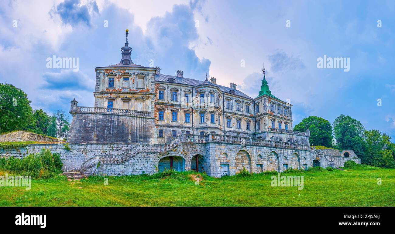 Panorama del Castello di Pidhirtsi il suo palazzo con parco circostante, Ucraina Foto Stock