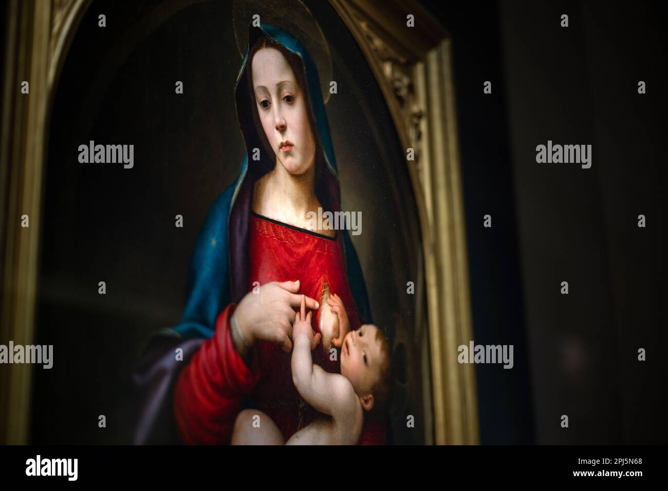 Particolare della Madonna che allatta il Bambino, (1518), di Giuliano Bugiardini, negli Uffizi. Una Madonna che allatta al seno. Foto Stock