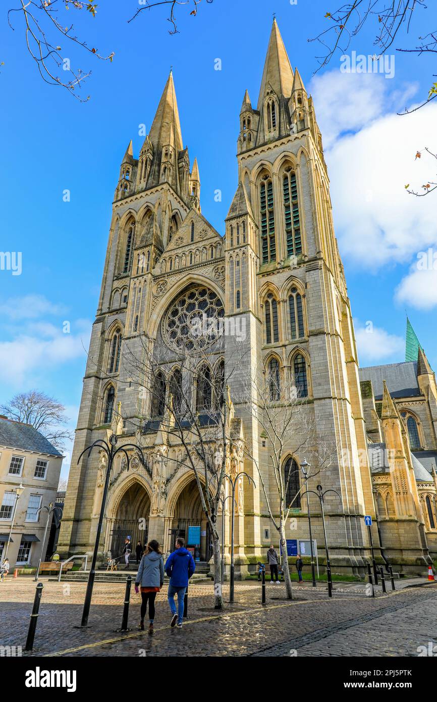 L'ingresso alla cattedrale della Beata Vergine Maria, Truro, Cornwall, England, Regno Unito Foto Stock