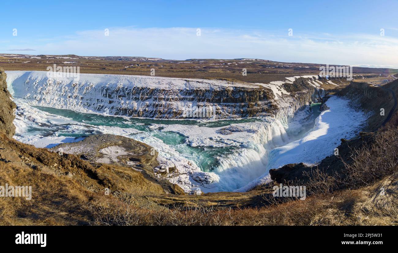 La cascata Gullfoss durante l'inverno si trova sul fiume Hvítá, nel sud-ovest dell'Islanda, una popolare attrazione turistica parte del tour del Golden Circle. Foto Stock