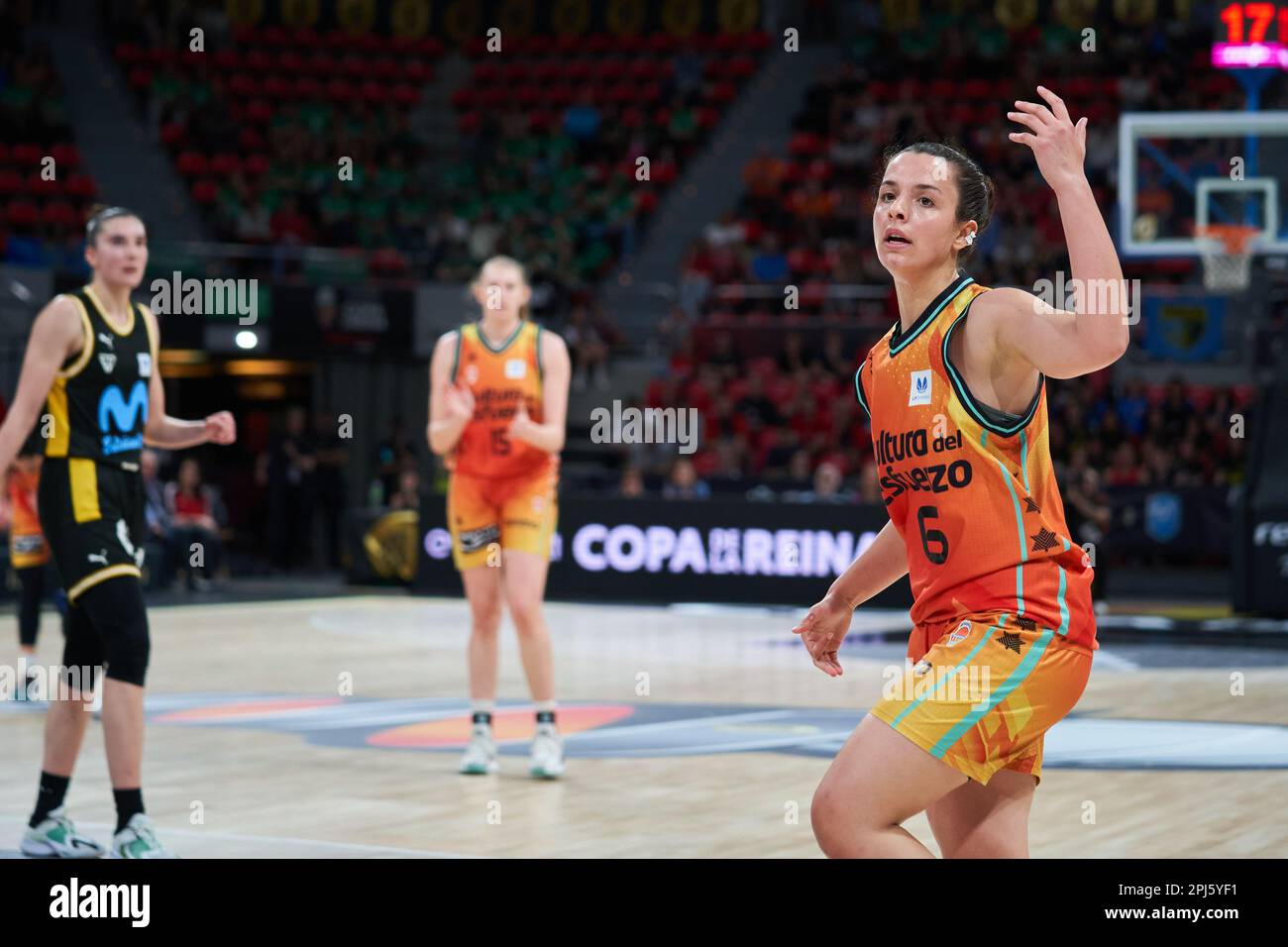 Elena Buenavida di Valencia Basket reagisce durante le Quarterfinali della Coppa della Regina tra Valencia Basket e Movistar Estudiantes al Padiglione Principe Felipe. Punteggio finale; Valencia Basket 69:56 Movistar Estudiantes. (Foto di Vicente Vidal Fernandez / SOPA Images/Sipa USA) Foto Stock