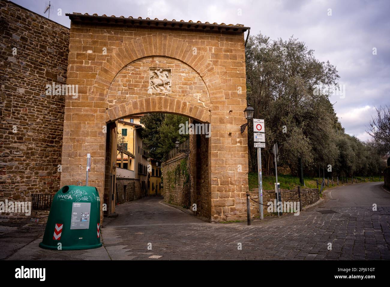 Porta San Giorgio vicino alla Fortezza del Belvedere. Antiche mura di Firenze intorno all'Oltrarno Foto Stock