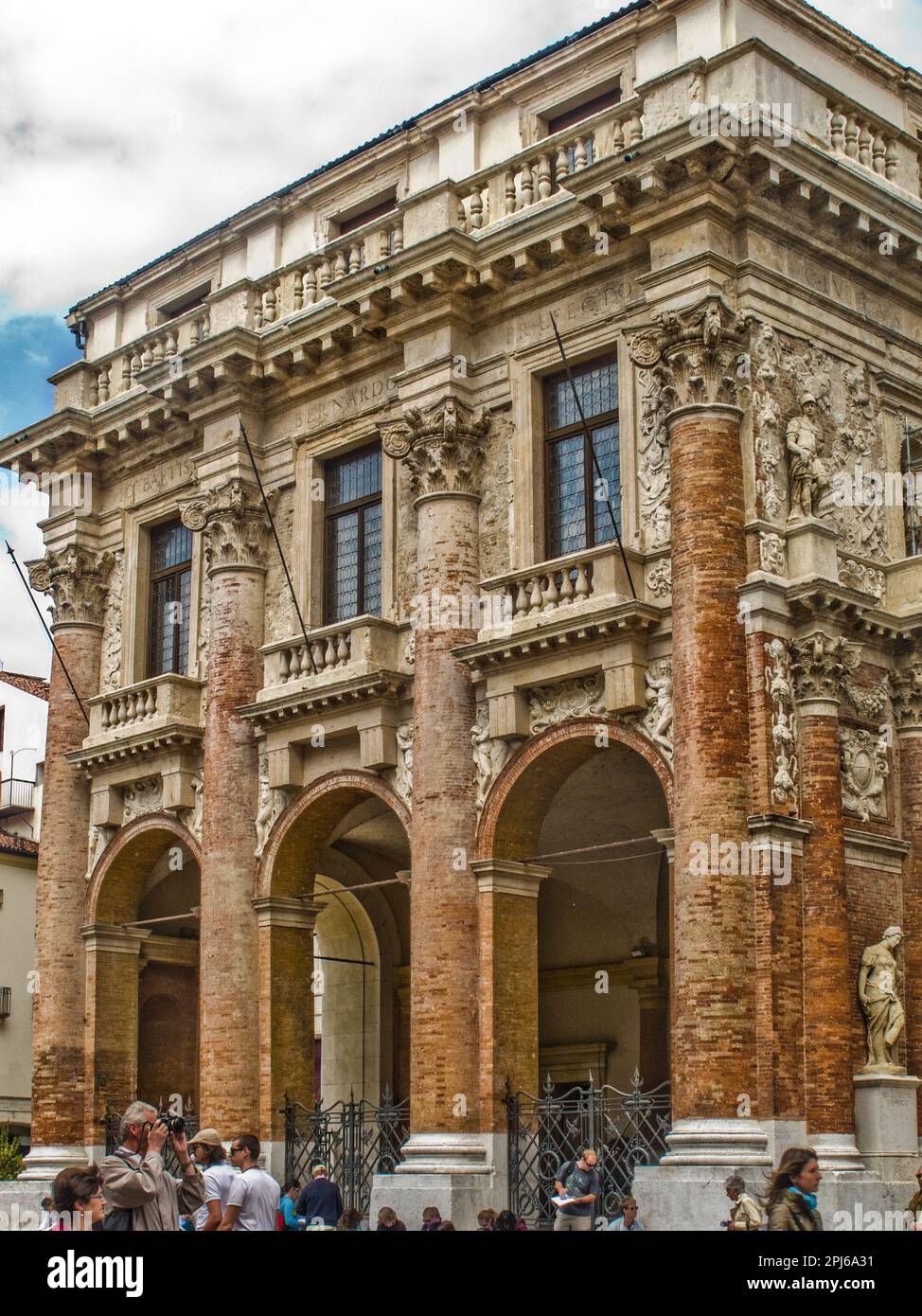 Palazzo del Capitaniato, detto anche loggia del Capitanio o loggia Bernarda, è un palazzo di Vicenza, progettato da Andrea Palladio nel 1565 Foto Stock