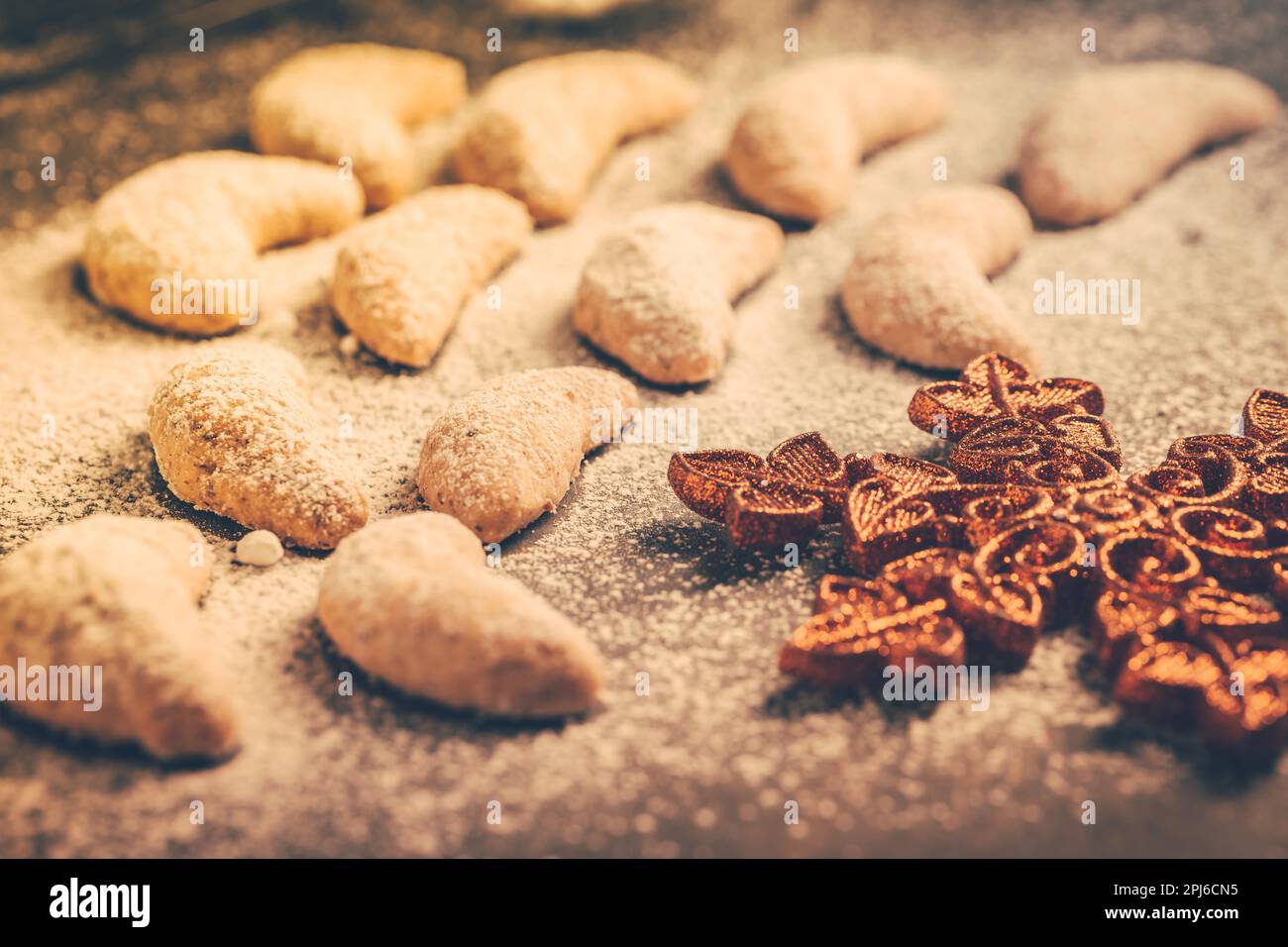 Biscotti freschi alla vaniglia per Natale - Vanillekipferl, biscotti tradizionali di Natale in Europa Foto Stock