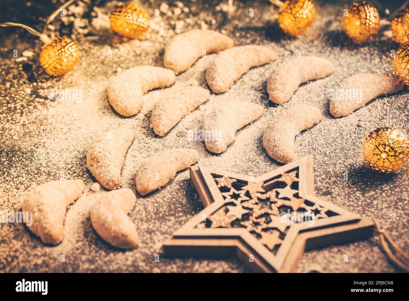 Biscotti freschi alla vaniglia per Natale - Vanillekipferl, biscotti tradizionali di Natale in Europa Foto Stock