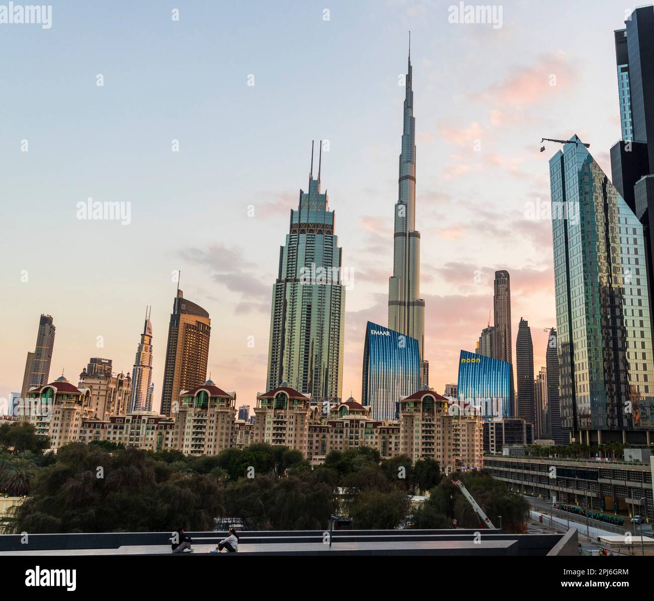 Dubai, Emirati Arabi Uniti - 01.21.2023 - immagine di un edificio del centro Foto Stock Dubai, Emirati Arabi Uniti - 01.21.2023 - immagine di un edificio del centro Foto Stock