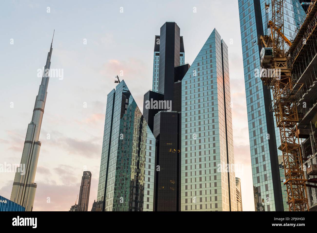 Dubai, Emirati Arabi Uniti - 01.21.2023 - immagine di un edificio del centro Foto Stock Dubai, Emirati Arabi Uniti - 01.21.2023 - immagine di un edificio del centro Foto Stock