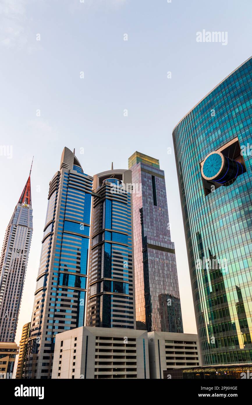 Dubai, Emirati Arabi Uniti - 01.21.2023 - immagine di un edificio del centro Foto Stock Dubai, Emirati Arabi Uniti - 01.21.2023 - immagine di un edificio del centro Foto Stock