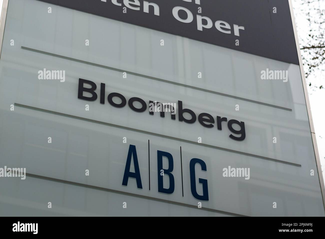 Logo Bloomberg della società americana di notizie commerciali. Notizie sul mercato dei capitali e strumenti di analisi utilizzati da molti giornalisti del settore finanziario Foto Stock