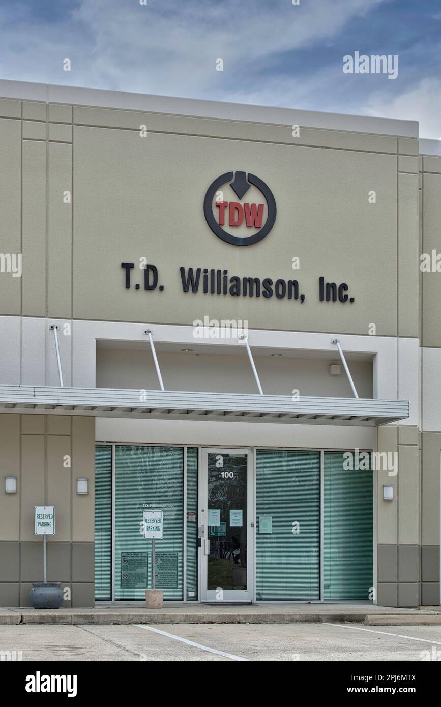 Houston, Texas USA 02-18-2023: T.D. Williamson Inc, esterno dell'edificio degli uffici a Houston, Texas. Azienda di soluzioni per gasdotti per l'industria petrolifera e del gas. Foto Stock