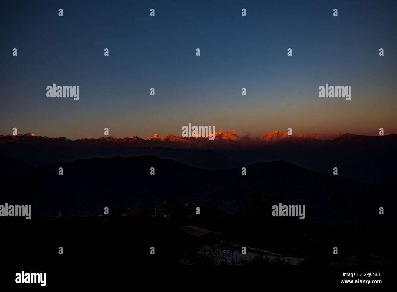 Bella catena montuosa Himalayana Ganesh, Langtang, Everest, Himal visto da Bhotechaur, Nepal Foto Stock