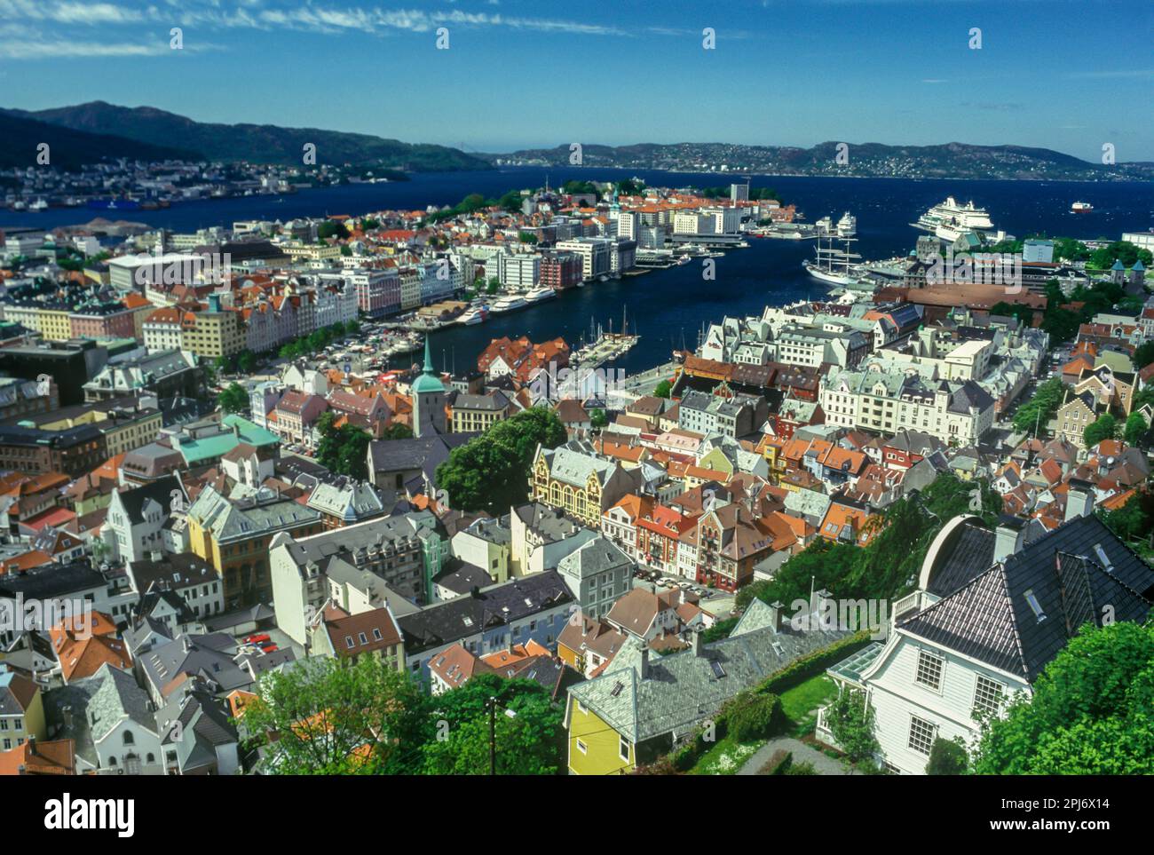 Lo skyline del porto di Bergen in Norvegia Foto Stock