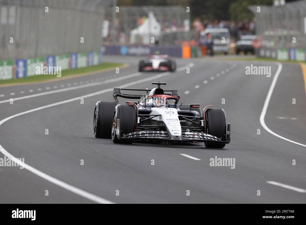 Melbourne, Australia. 31st Mar, 2023. Nyck De Vries dei Paesi Bassi guida la (21) Scuderia AlphaTauri AT04 durante le prove in vista del Gran Premio d'Australia F1 sul circuito di Albert Park Grand Prix. Credit: SOPA Images Limited/Alamy Live News Foto Stock