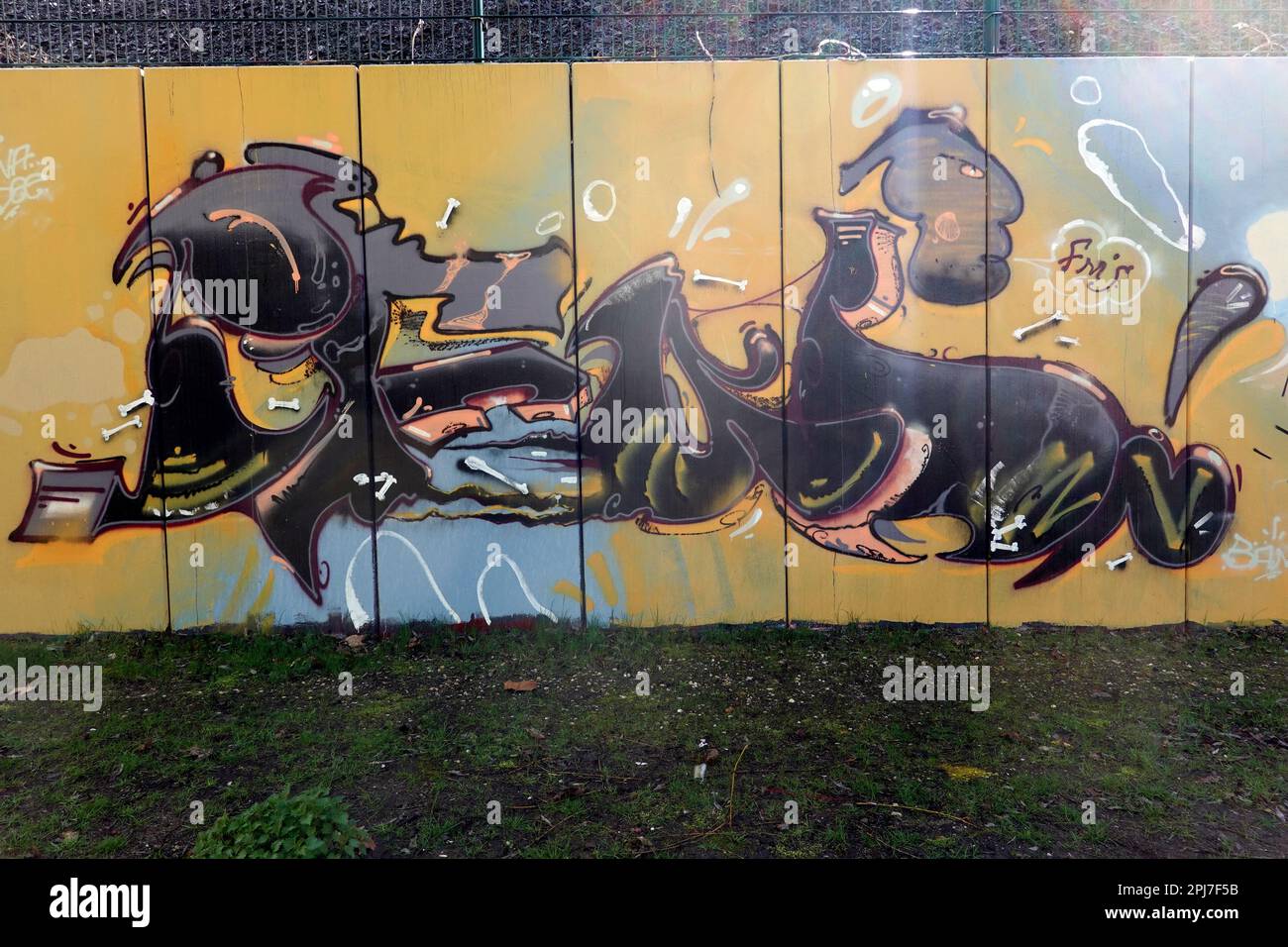 Legales, künstlerisches Graffito an der Mauer um den Kalkberg, die Hall of Fame genannt wird. Die Stadt Köln Hat einen Großen Teil der Mauer für Spray Foto Stock