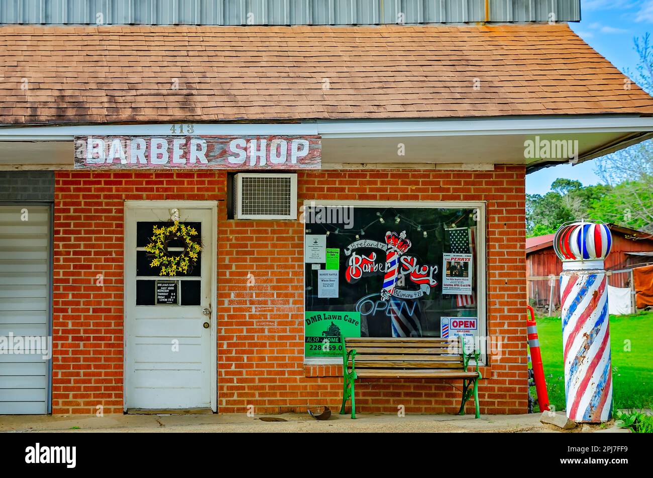 Il Barbiere di Bureland è raffigurato il 29 marzo 2023 a Wiggins, Mississippi. Il barbiere è stato fondato dal tardo Carl V. Bureland. Foto Stock