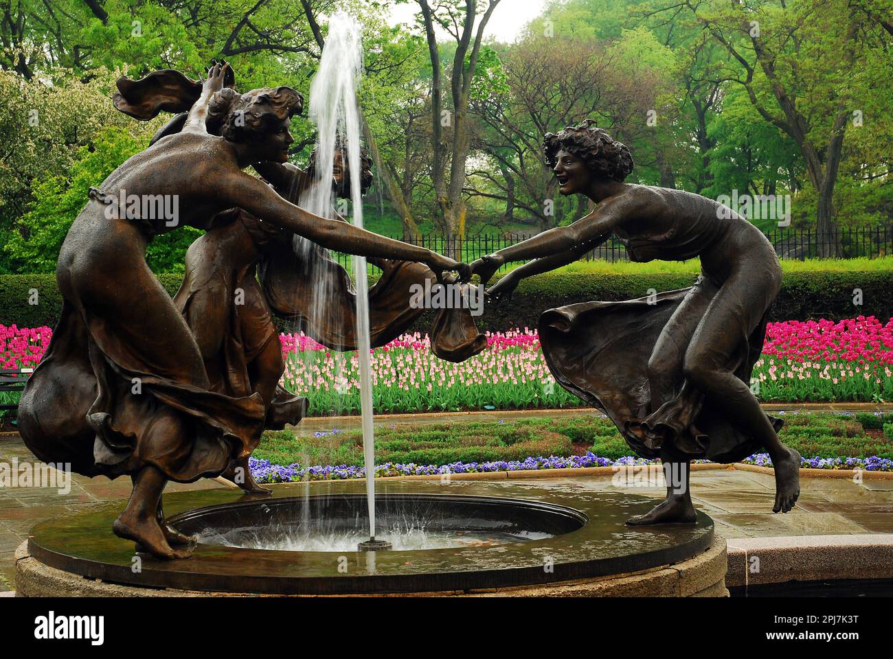 Una statua dei tre Ninfe mette in risalto i Giardini Conservatori del Parco Centrale Foto Stock