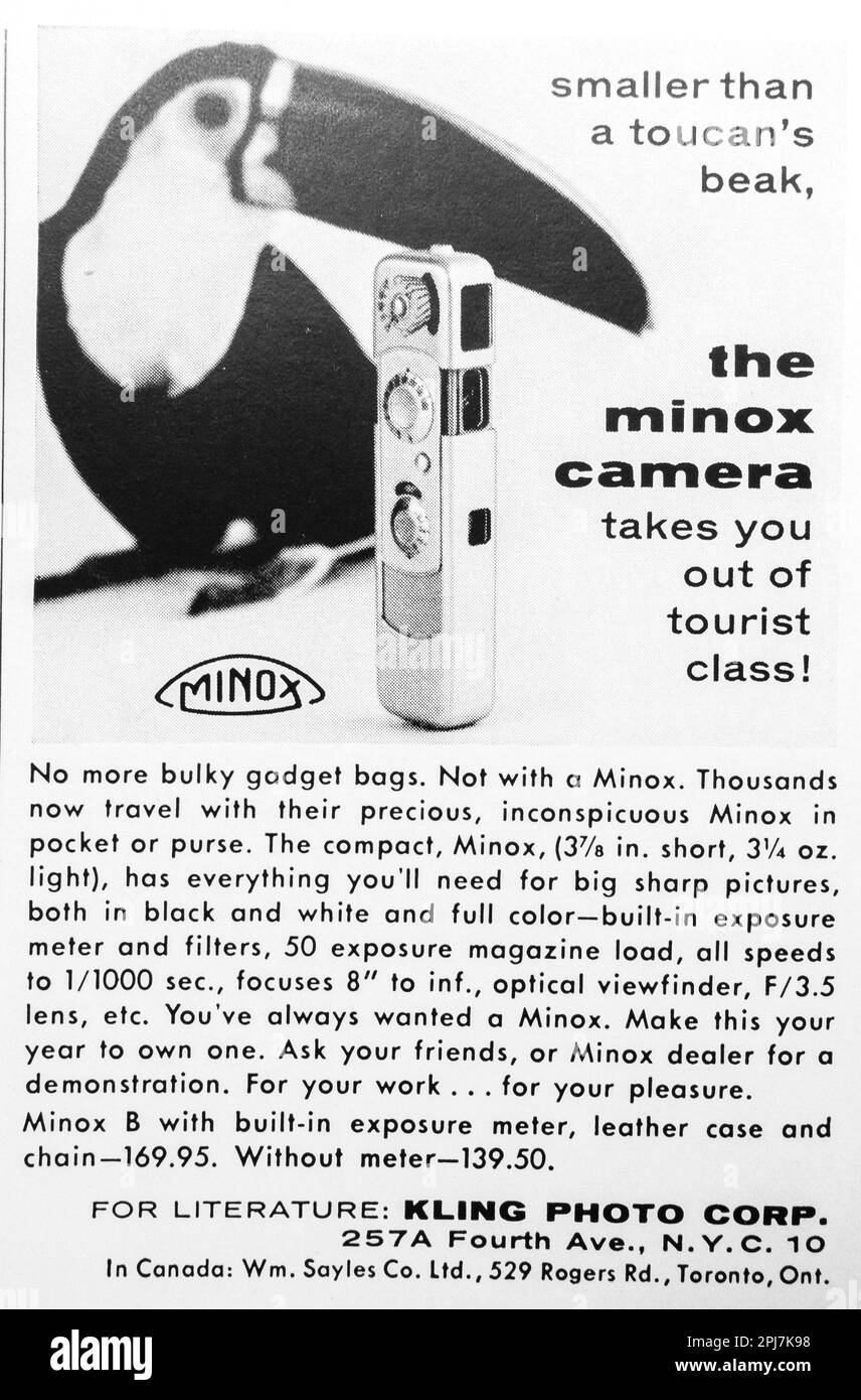 Minox camera spot in una rivista NatGeo, novembre 1959 Foto Stock