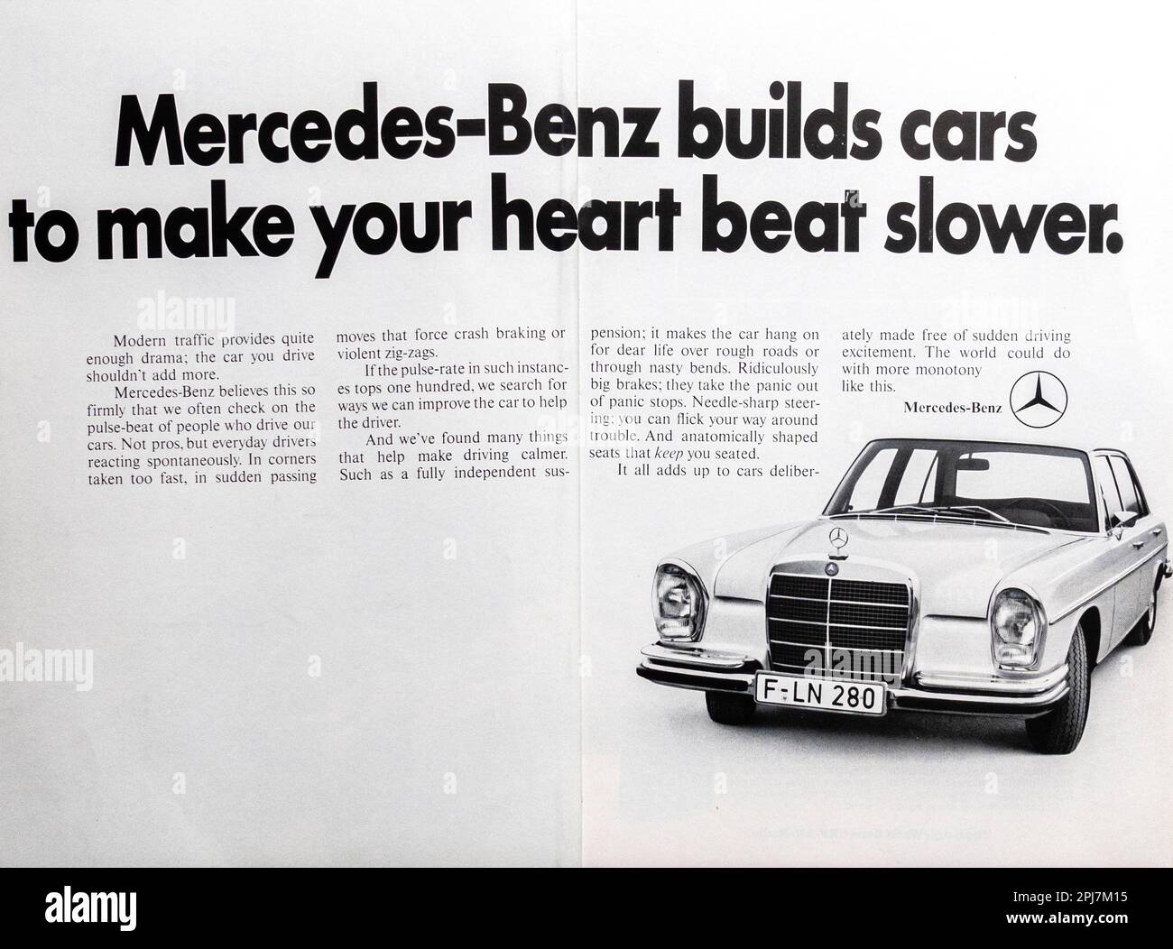 Pubblicità Mercedes-Benz su una rivista NatGeo, marzo 1969 Foto Stock