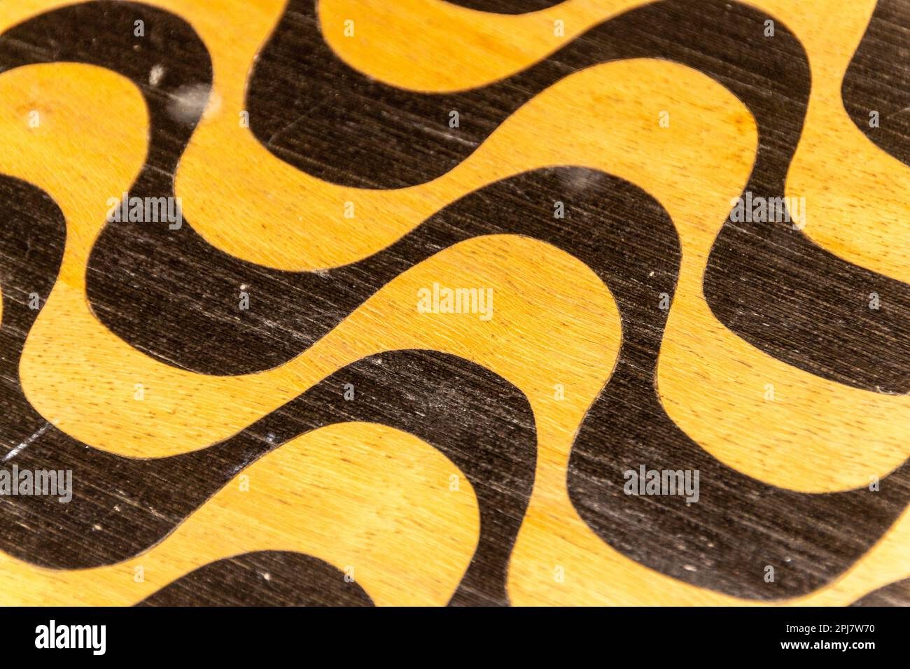 Asse di legno con il disegno del marciapiede di Copacabana a Rio de Janeiro, Brasile. Foto Stock