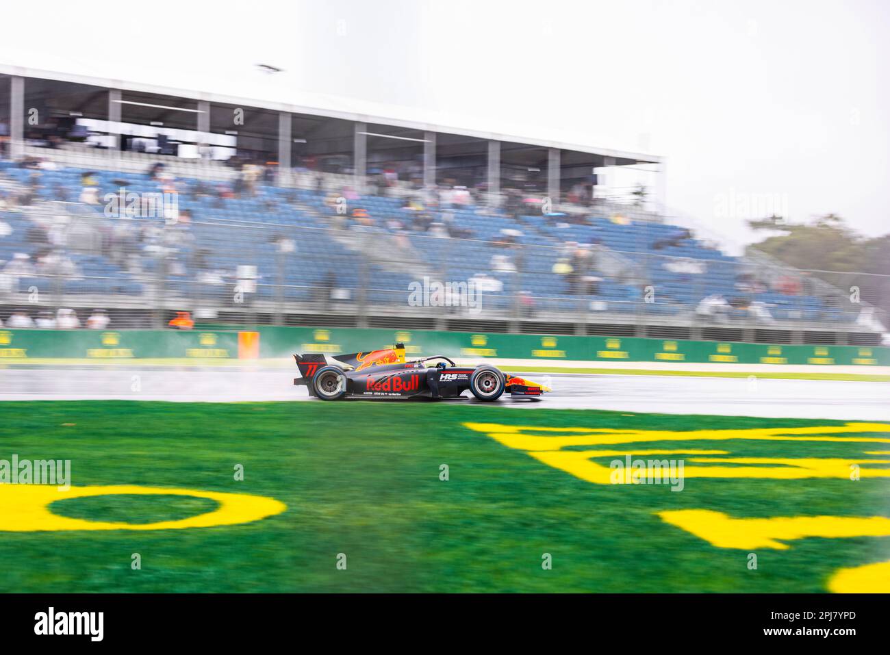 Melbourne, Australia. 31st Mar, 2023. Ayumu Iwasa del Giappone e del team Dams guidano durante le Qualifiche F2 del circuito di Albert Park Grand Prix. Credit: SOPA Images Limited/Alamy Live News Foto Stock