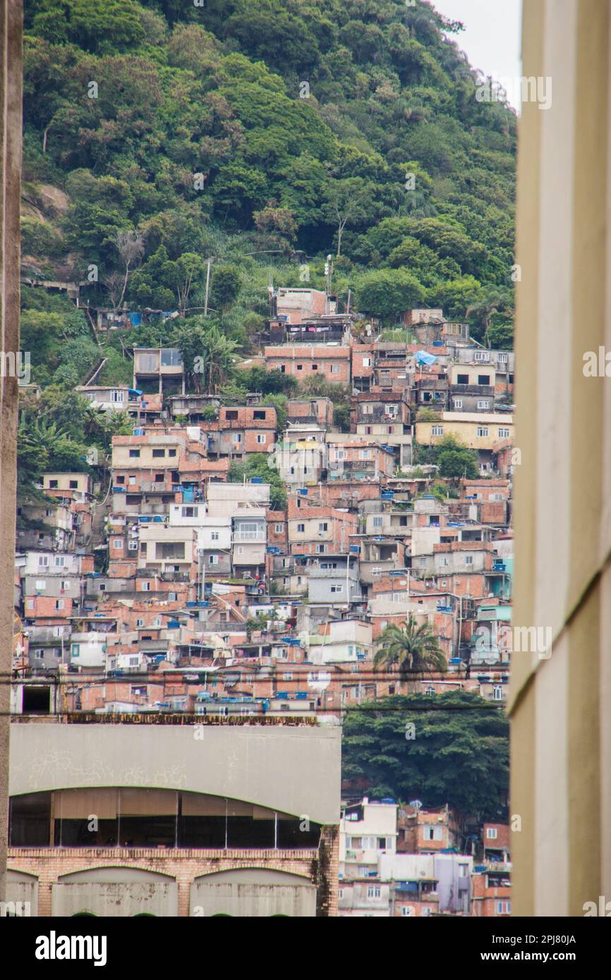 favela di santa marta, visto dal quartiere di Botafogo a Rio de Janeiro, Brasile. Foto Stock