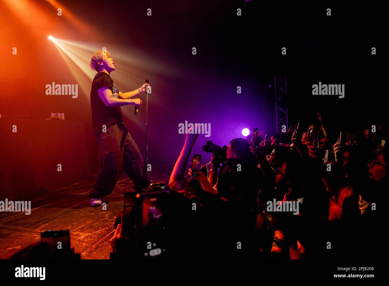 Milano, Italia. 31st Mar, 2023. La cantante K-pop Junny suona dal vivo a Santeria a Milano il 31 2023 marzo (Foto di Mairo Cinquetti/NurPhoto) Credit: NurPhoto SRL/Alamy Live News Foto Stock