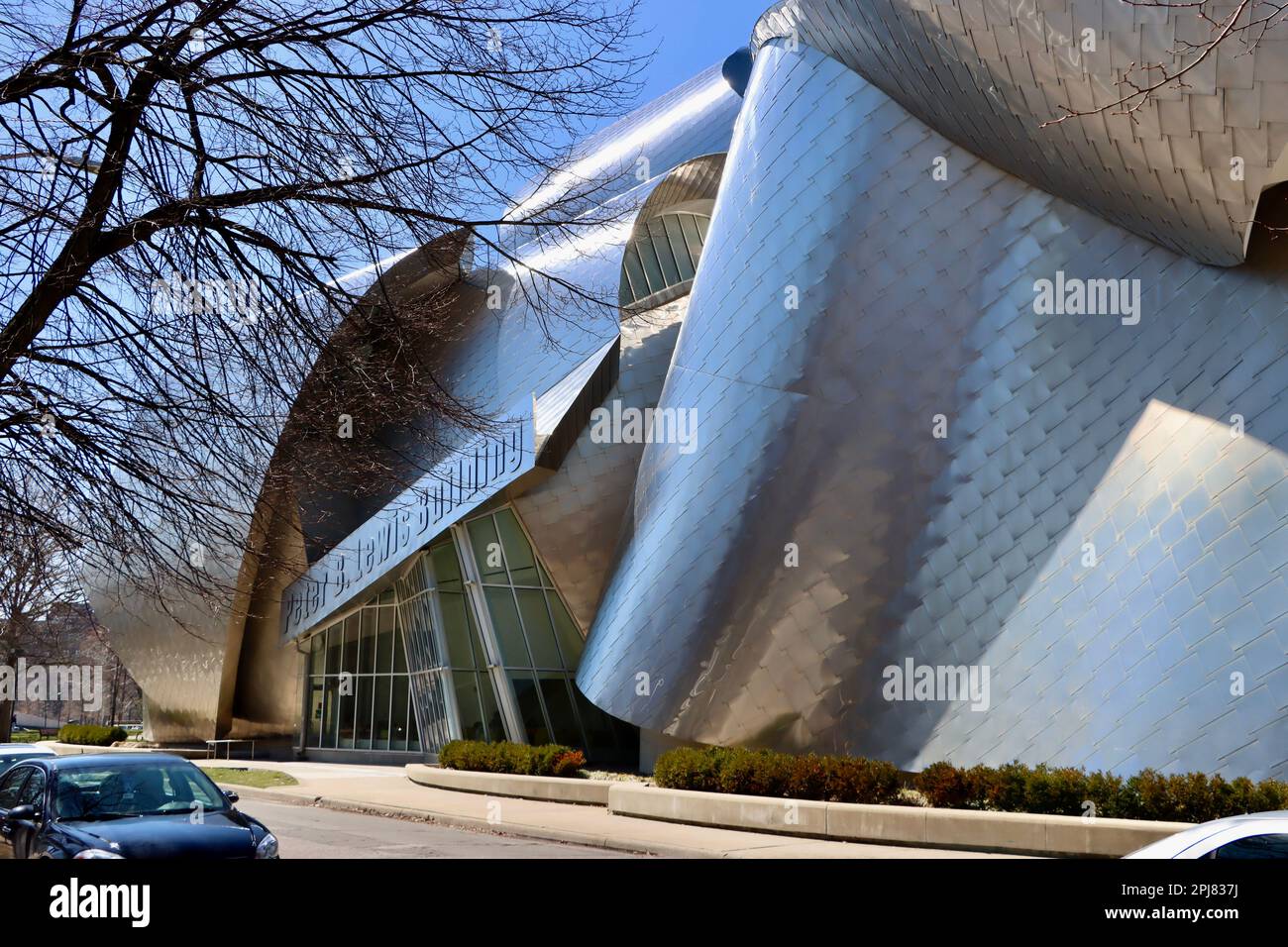 Frank Gehry ha progettato Peter B Lewis edificio della Weatherhead School of Management presso University Circle a Cleveland, Ohio Foto Stock