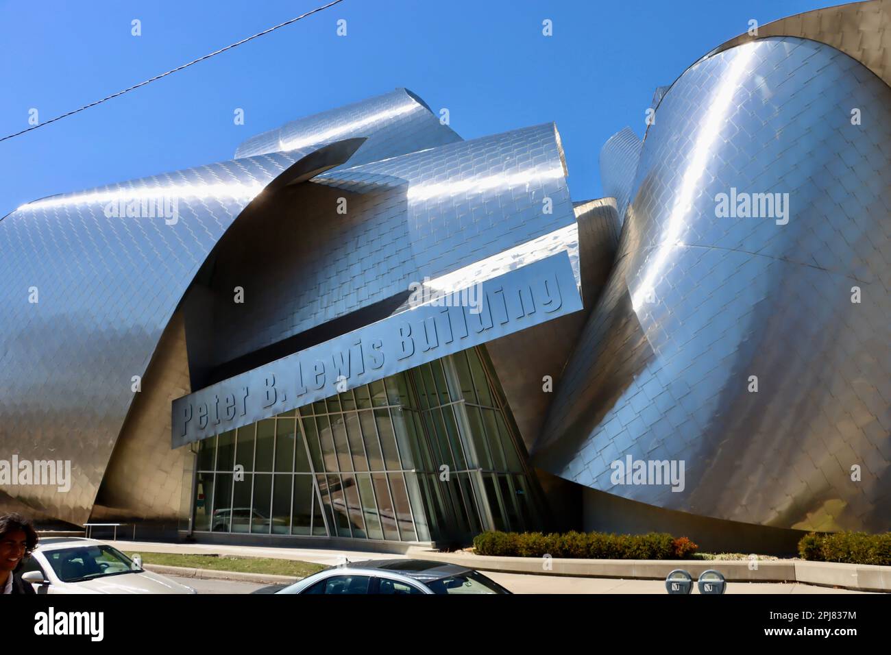 Frank Gehry ha progettato Peter B Lewis edificio della Weatherhead School of Management presso University Circle a Cleveland, Ohio Foto Stock