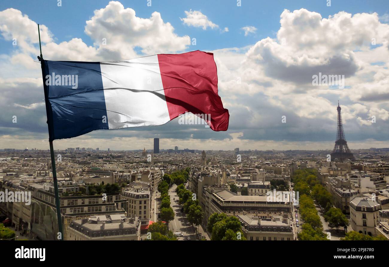 PARIGI, FRANCIA, marzo 2023: Vista dall'alto della bandiera dei giochi olimpici francesi 2024 con texture grunge. nessun flagpole. Progettazione del piano, layout. Logo ufficiale di SOG Foto Stock