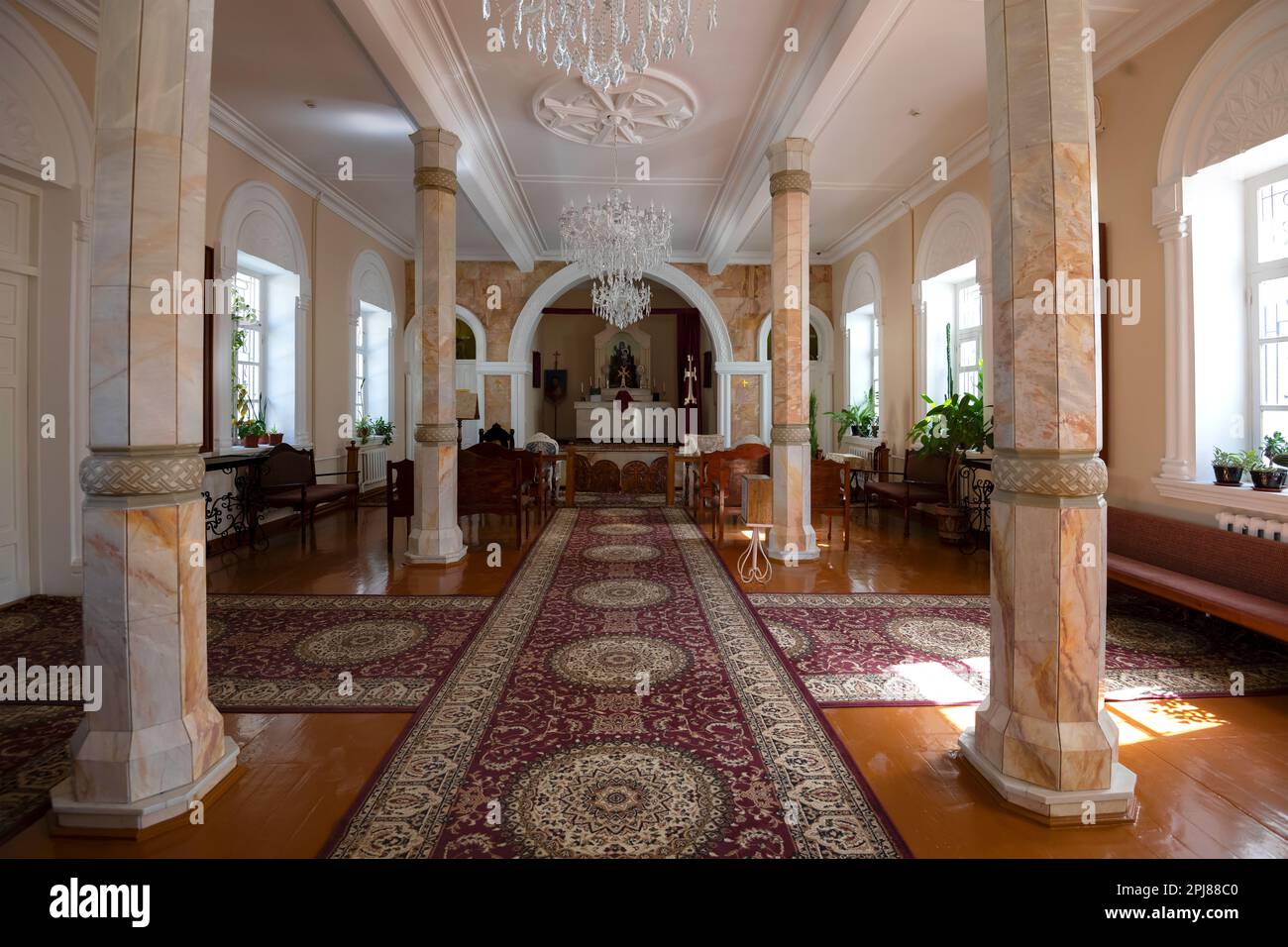 Interno della Chiesa Armena Apostolica della Santa Madre di Dio (1903). Samarcanda, Uzbekistan Foto Stock