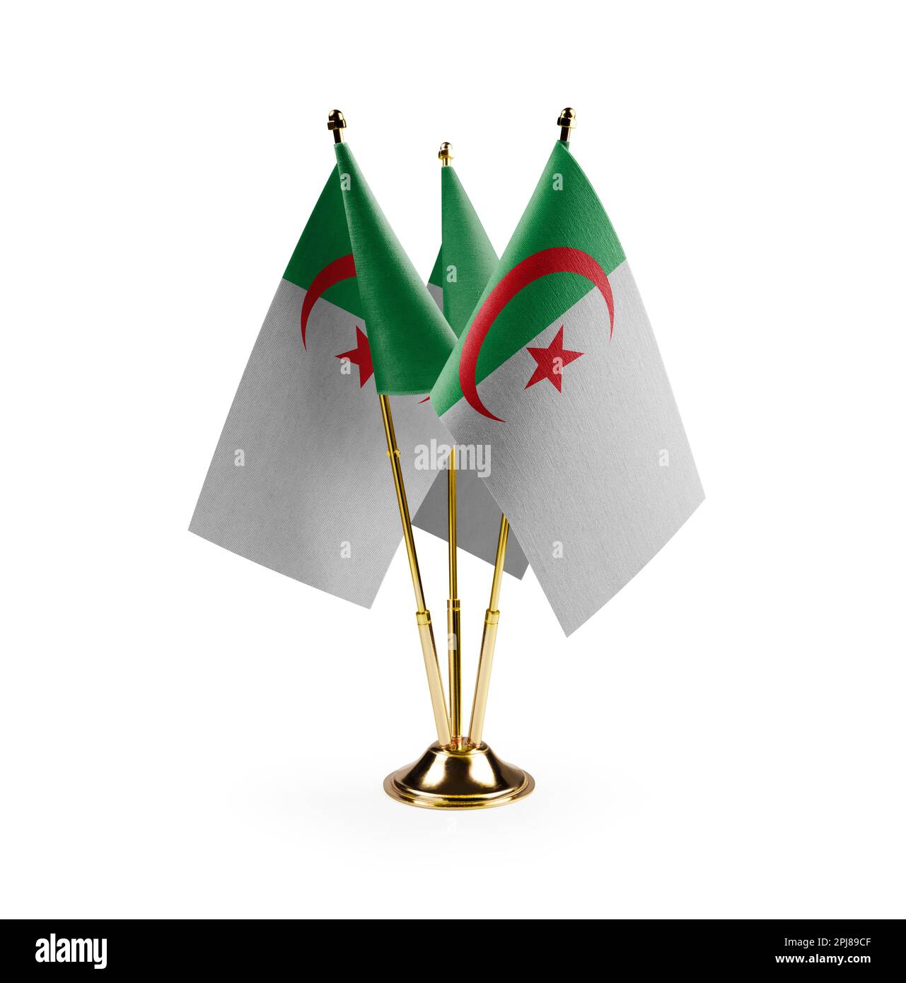Piccole bandiere nazionali dell'Algeria su sfondo bianco. Foto Stock