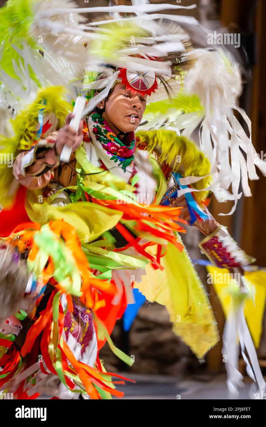 Danza tribale dei nativi americani Lakota Sioux al Crazy Horse Memorial, Black Hills, South Dakota, Stati Uniti d'America Foto Stock