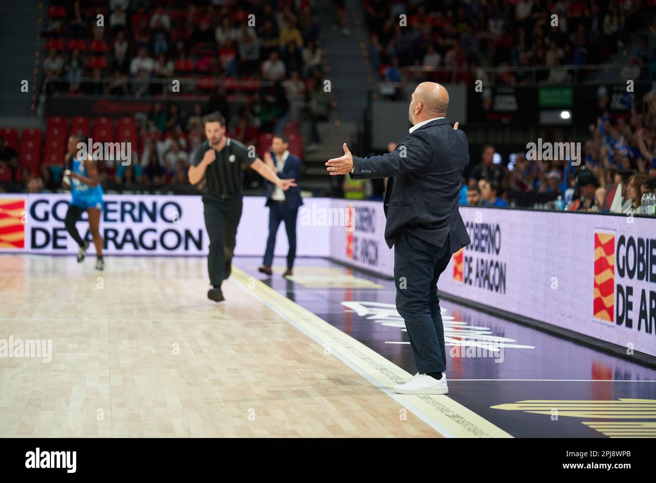 Zaragoza, Spagna. 31st Mar, 2023. Isaac Fernandez Targarona Coach di Barca CBS in azione durante le Quarterfinali della Coppa della Regina al Padiglione Principe Felipe. Perfumerias Avenida 67:55 Barsa CBS (Foto di Vicente Vidal Fernandez/SOPA Images/Sipa USA) Credit: Sipa USA/Alamy Live News Foto Stock