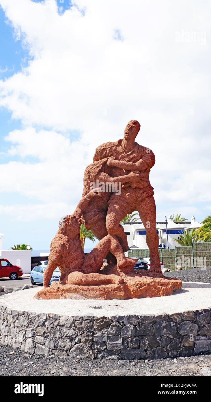 Omaggio alla scultura al wrestling delle Canarie a Morro Jable, Jandia, Fuerteventura, Las Palmas, Isole Canarie, Spagna, Europa Foto Stock