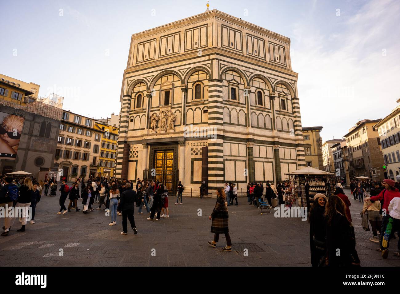 Il Battistero, il più antico edificio di Firenze, vicino al Duomo. Firenze, Italia Foto Stock