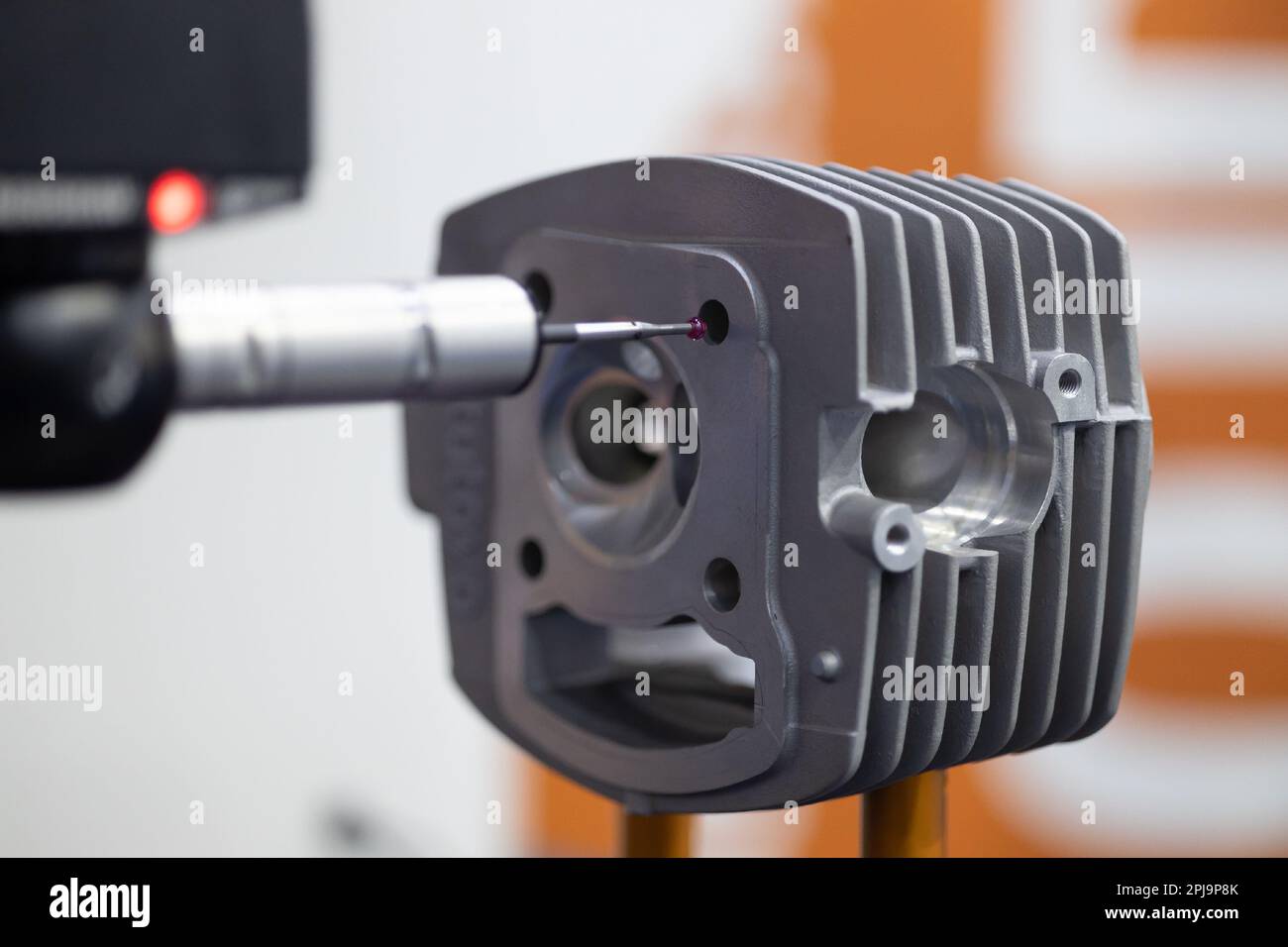 Bracci robotizzati con tecnologia di misurazione automatica ad alta precisione. Strumento di misurazione di precisione robotico. Foto Stock