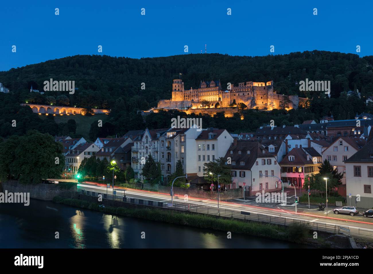 Il Castello di Heidelberg, sul colle di Konigstuhl, un edificio rinascimentale gotico del XIII secolo nella valle del Neckar, si affaccia sulla città Vecchia e sul fiume Neckar. Heidelberg. Foto Stock