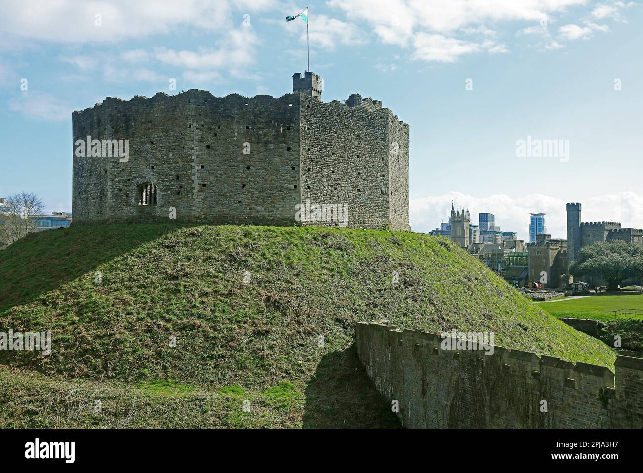 Castello di Cardiff il Norman Keep. Marzo 2023. Molla Foto Stock